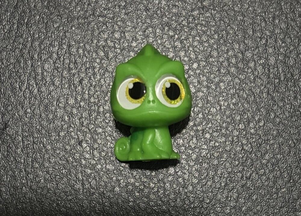 Disney Doorables Series 4- Tangled- Pascal Figure